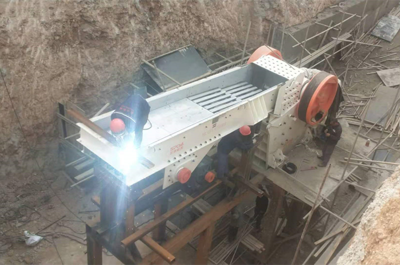 顎式破碎機、給料機安裝現場