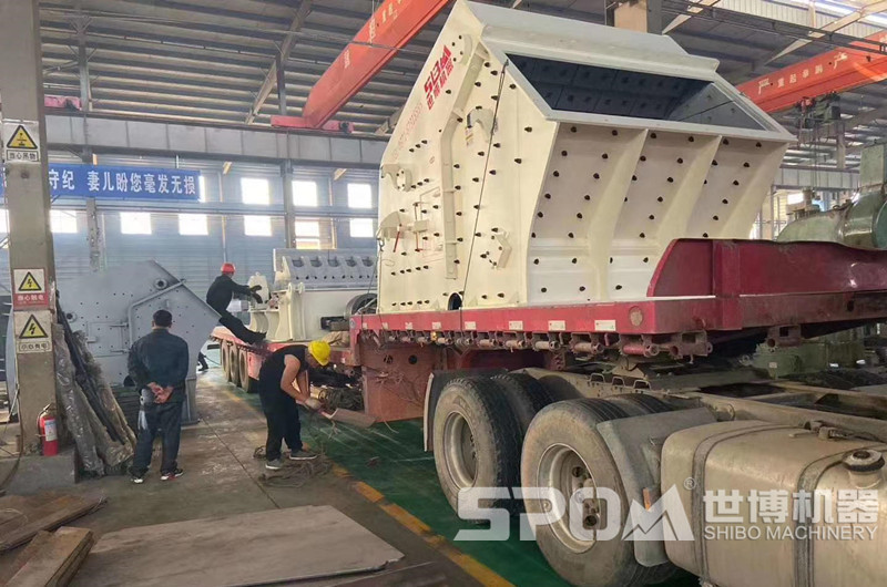 1520反擊破裝車(chē)發(fā)貨，機(jī)器太大拆分裝車(chē)